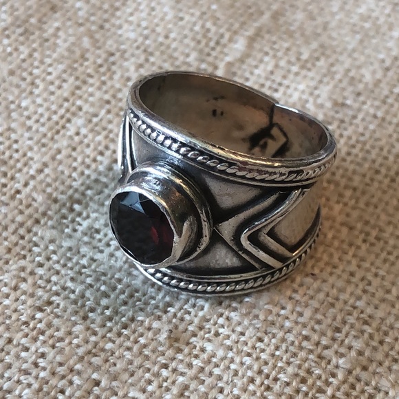 Jewelry - Vintage Balinese Sterling Silver and Garnet ring size 6.5
